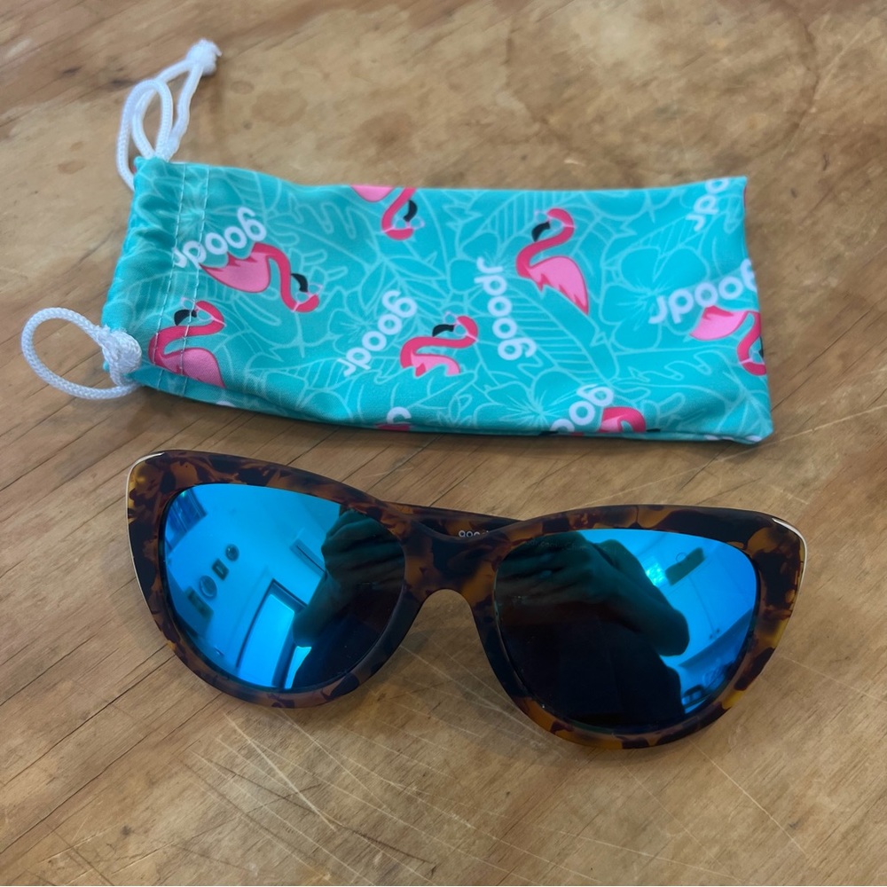 GOODR fast as shell polarized turquoise sun glasses